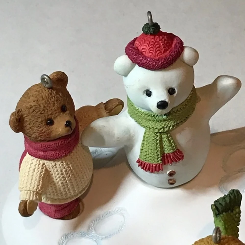 Hallmark Hollyday Hill Teddy Bear‎ Ornament Set